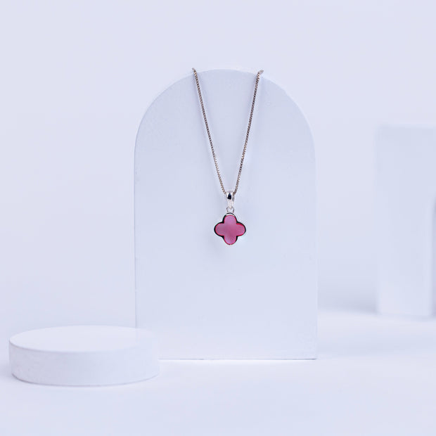 Exquisite 92.5 Sterling Silver Pink Clover Pendant in Mother of Pearl