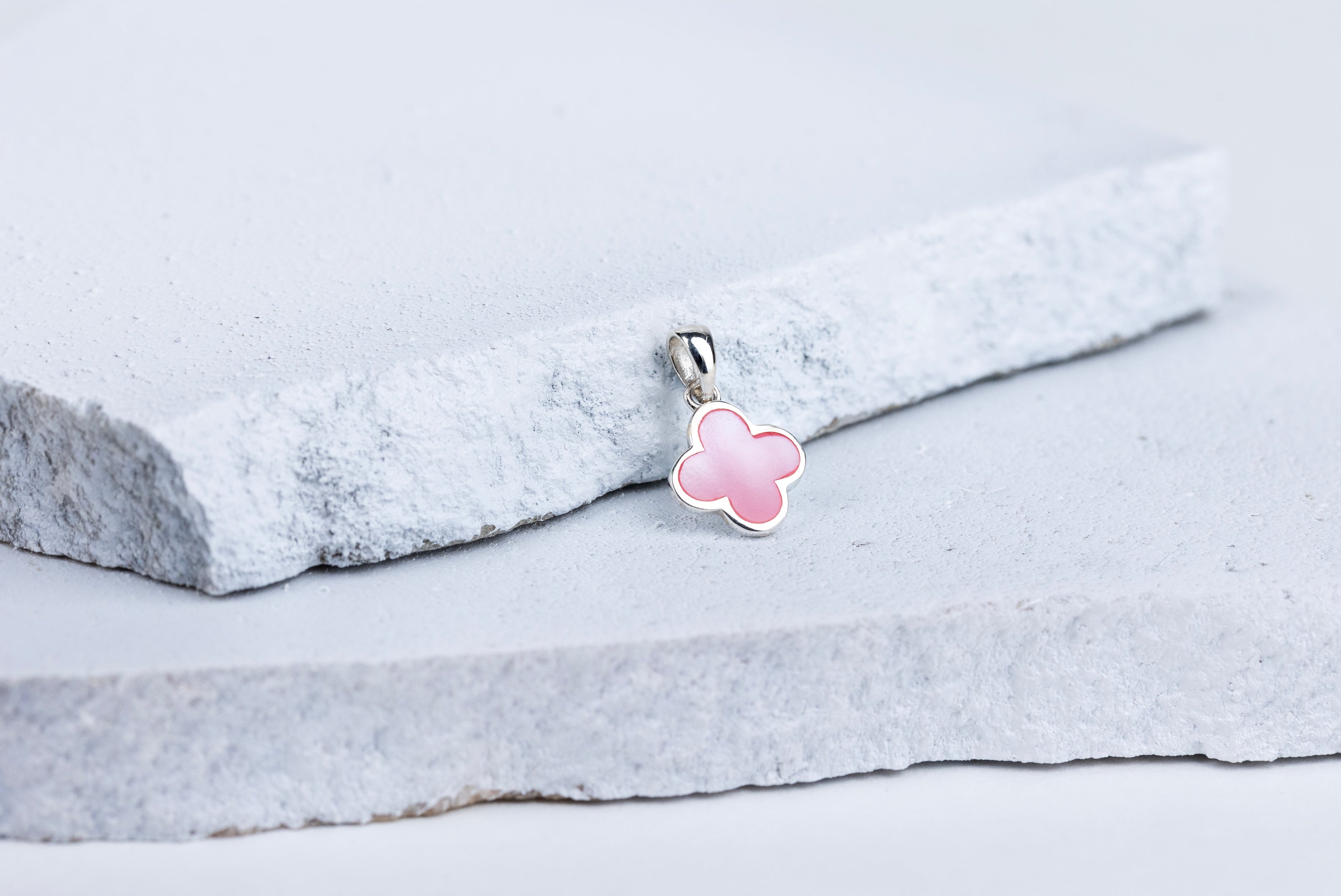 Exquisite 92.5 Sterling Silver Pink Clover Pendant in Mother of Pearl