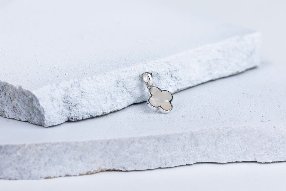 Exquisite 92.5 Sterling Silver White Clover Pendant in Mother of Pearl