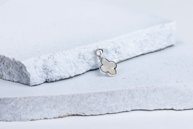 Exquisite 92.5 Sterling Silver White Clover Pendant in Mother of Pearl