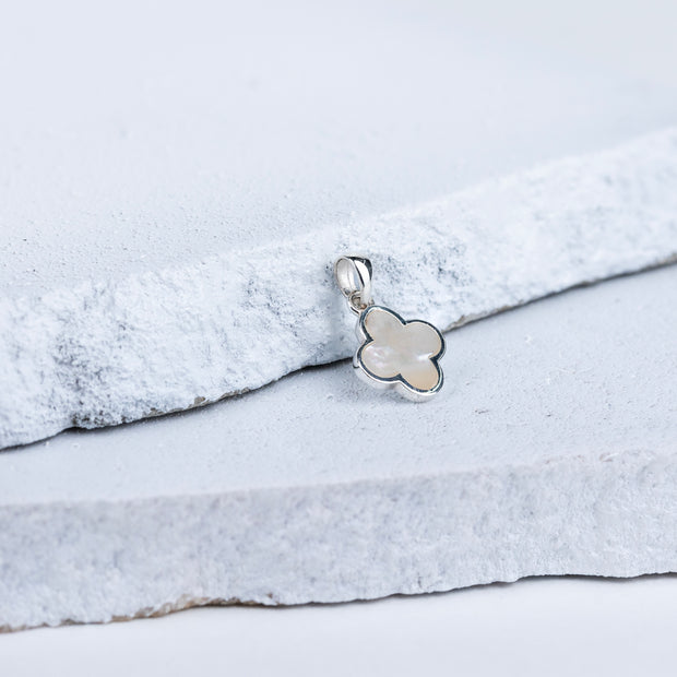 Exquisite 92.5 Sterling Silver White Clover Pendant in Mother of Pearl