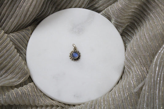 92.5 Sterling Silver Labradorite Petite Round Pendant