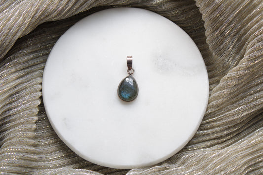 92.5 Sterling Silver Labradorite Drop Pendant